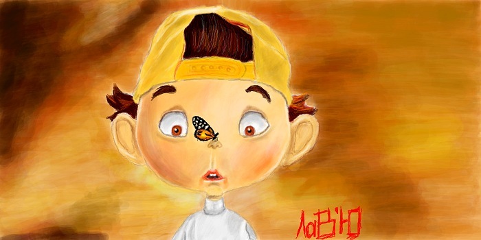 Бабочка на носу у мальчика в жёлтой кепке